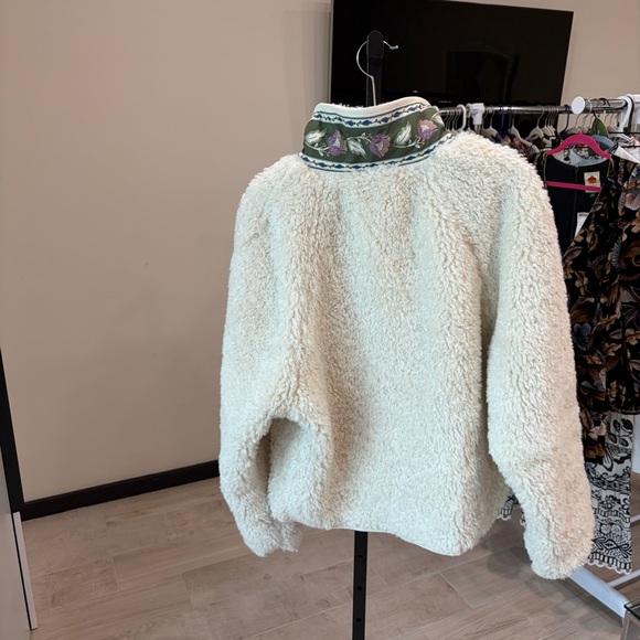 Farm Rio: Cream Rococo Flowers Bomber
Fleece Jacket - Picture 7 of 14